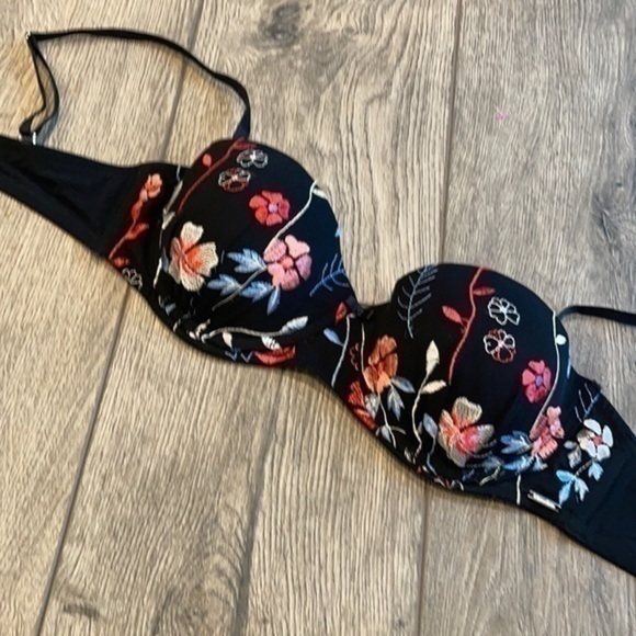 La Vie En Rose Other - La Vie En Rose bra 34C black embroidered gorgeous bra